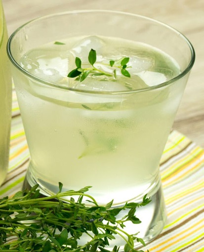 Файл:Лимонад с тимьяном (коктейль).jpg