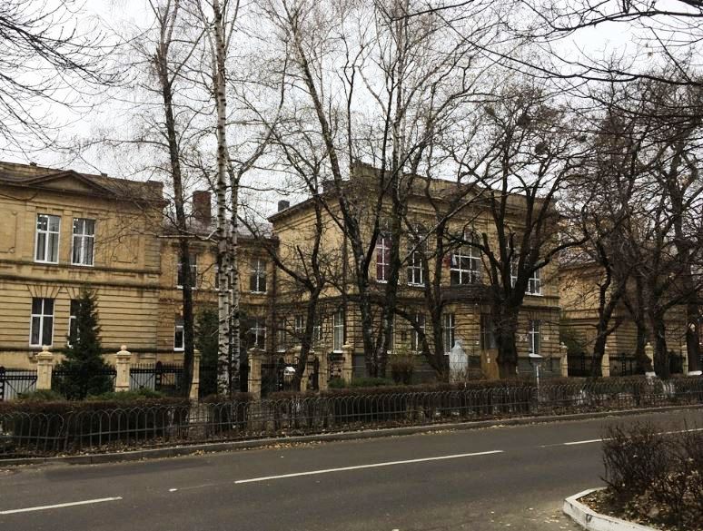 Файл:Здание Варваринской гимназии 2020 Главный фасад.jpg