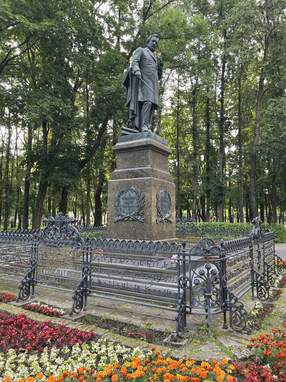 Файл:Памятник М.И. Глинке. Смоленск. 2025 год.jpg