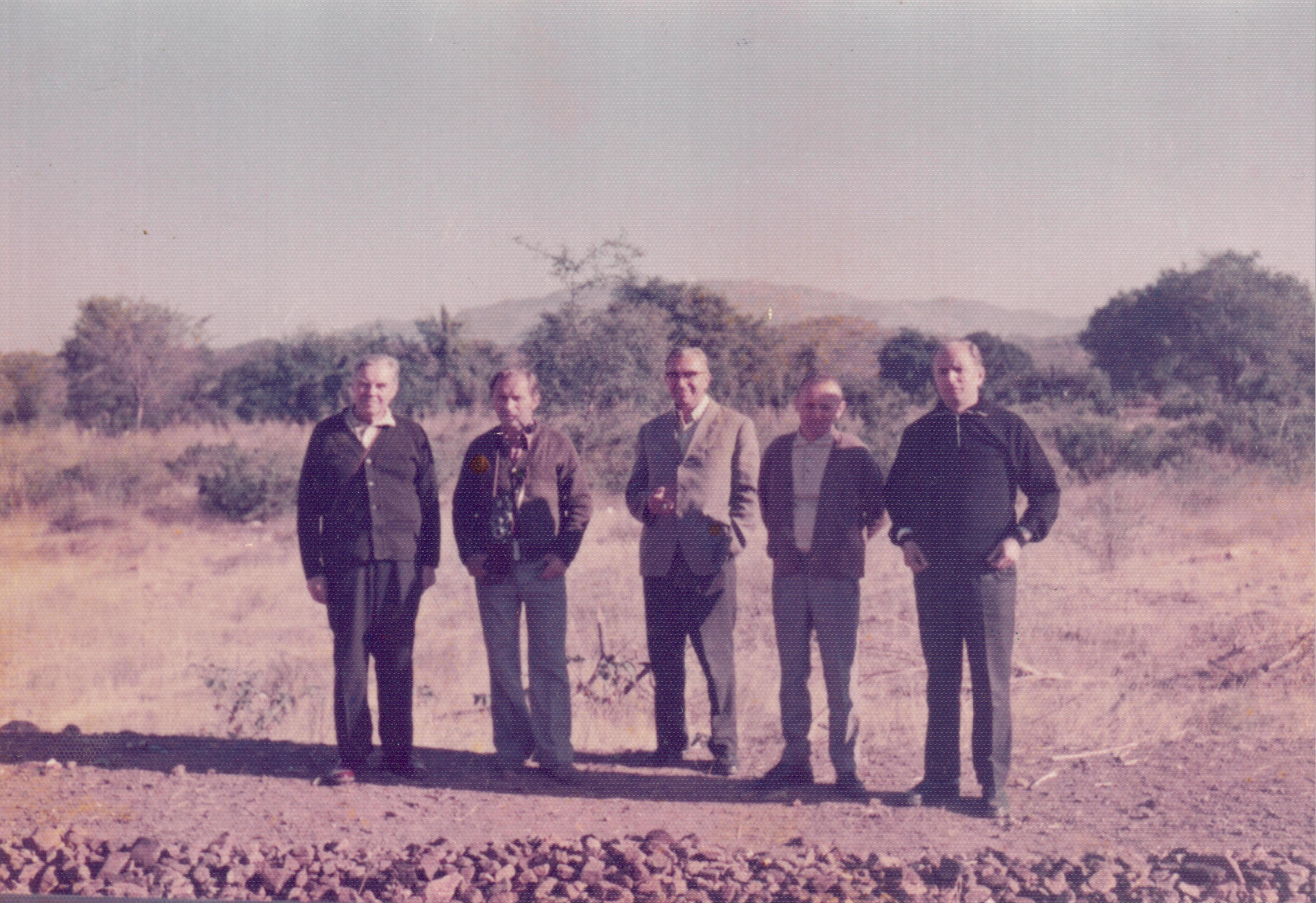 Работа в Народной Республике Ангола в составе советско-польской делегации: Е. М. Ильинский, И. Н. Леоненко, А. Г. Андриенко (на фото в центре), Jan Pazdro, Jerzy Cibis, Zbigniew Krzeszewski, 1976 год