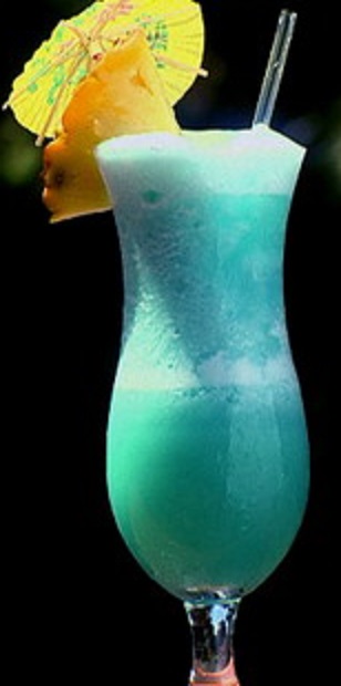 Файл:Коктейль с мороженым и мятным ликером (коктейль).jpg