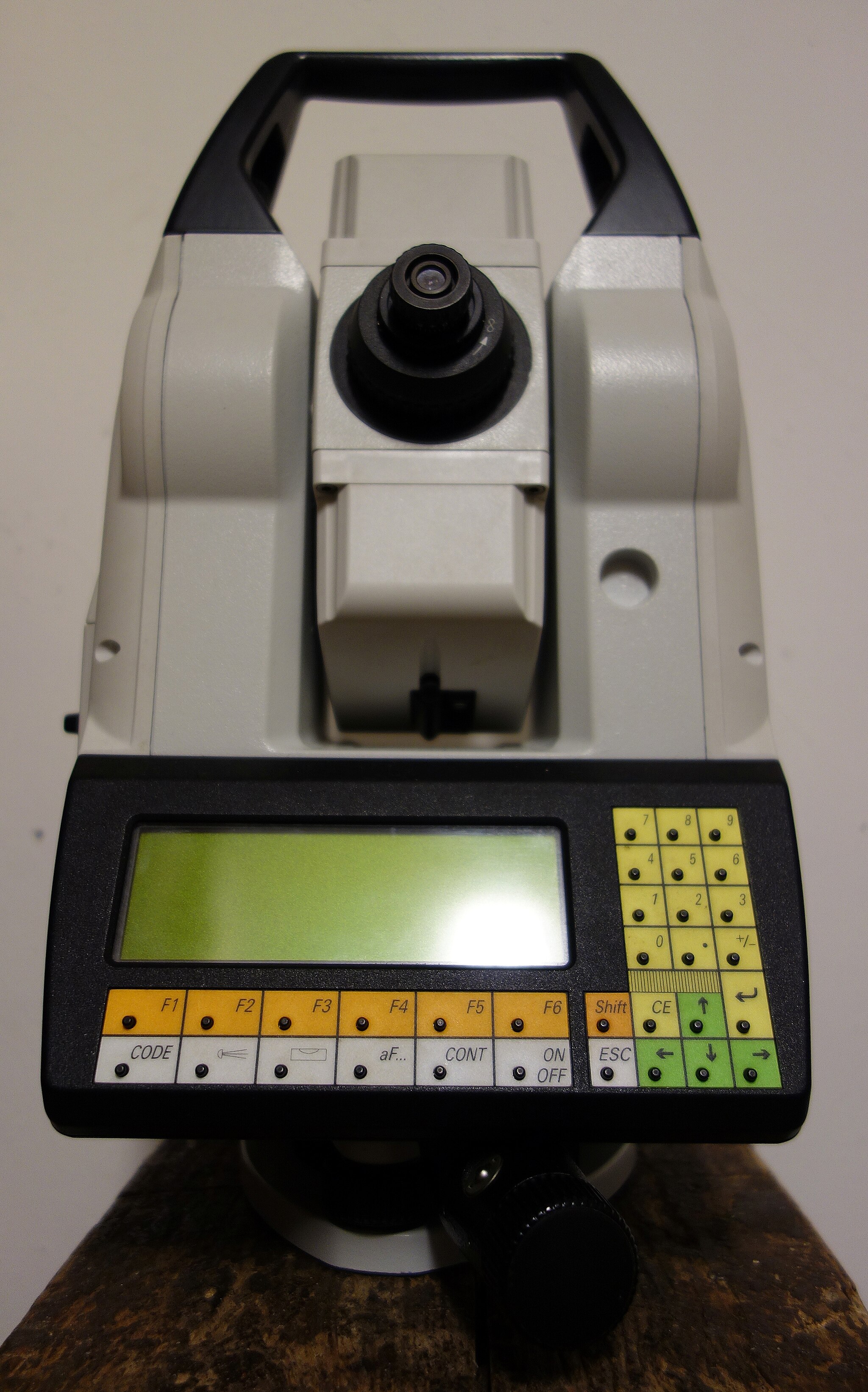 Тахеометр Leica