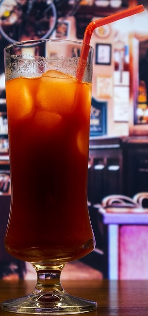 Файл:Кровавая Мэри (коктейль).jpg