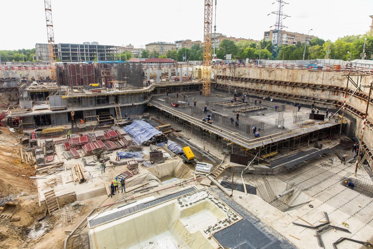 Фундаментные работы и начало возведения подземной части жилого комплекса, июнь 2019 года.