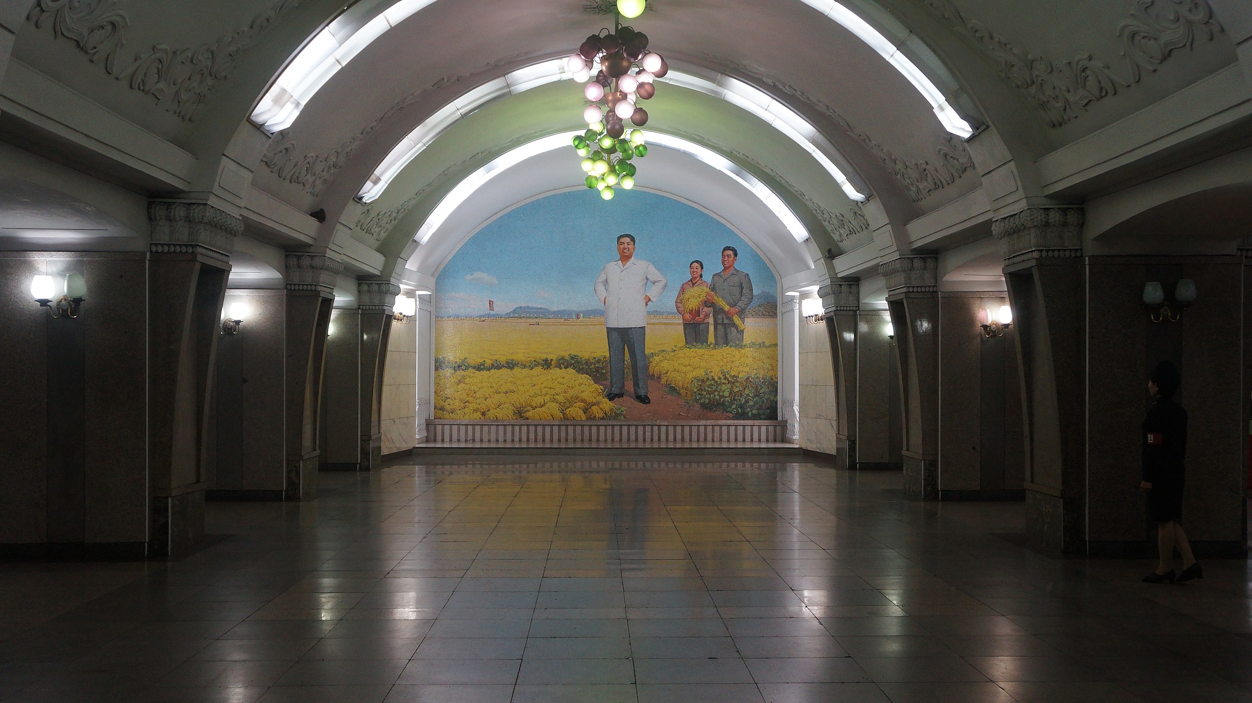 Файл:Pyongyang Metro Tour (15525095876).jpg