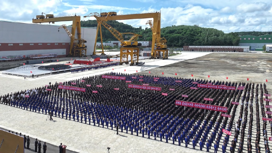 Собрание работников нампхоской судоверфи.jpg