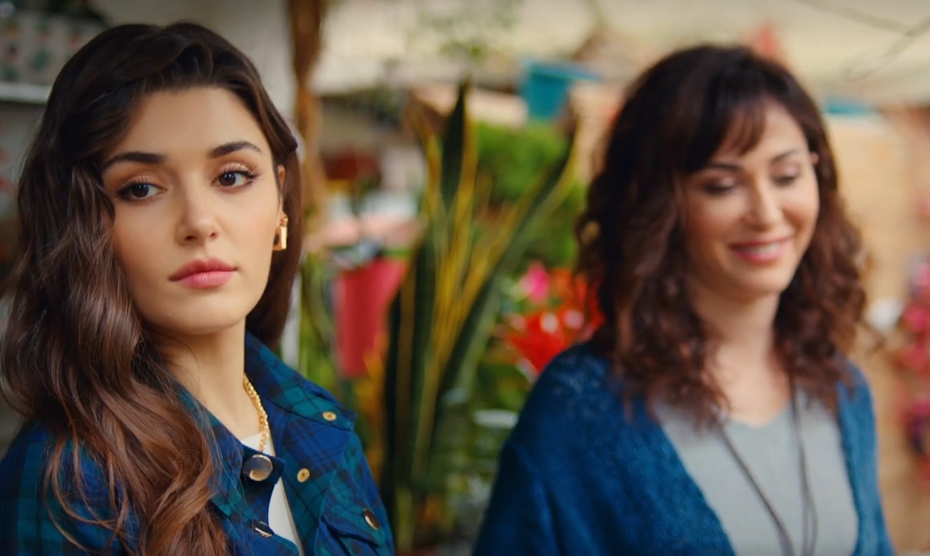 Эда Йылдыз и её тётя Айфер