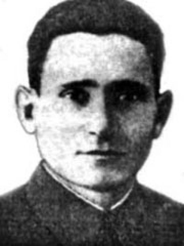 C6db11a71571f6269d8aa754fc40212f L.jpg