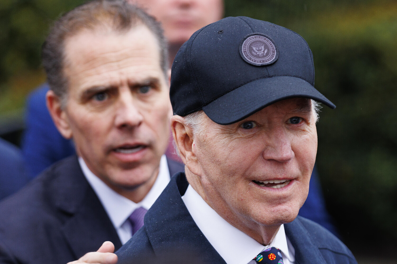 Файл:Хантер за Джозефом Байденом.jpg