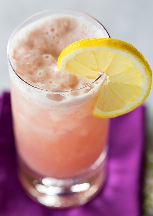 Файл:Шамбор Джин Физз (коктейль).jpg