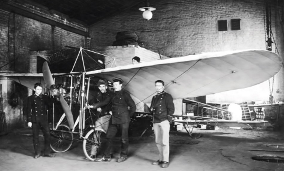 Файл:ИТУ самолёт.jpg