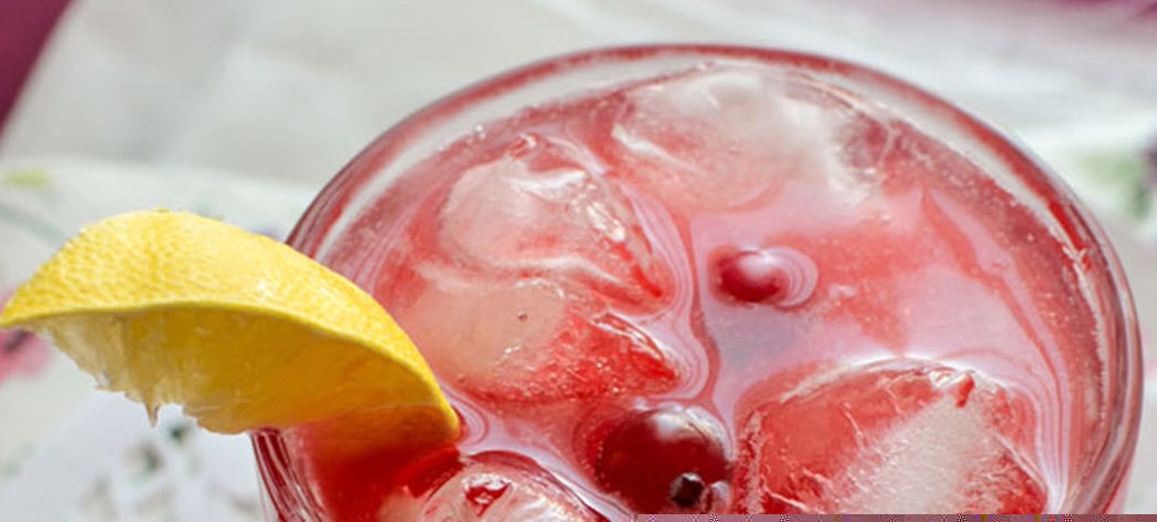 Файл:Клюква с водкой (коктейль).jpg