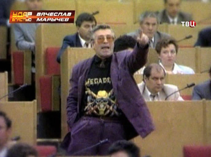 В футболке Megadeth