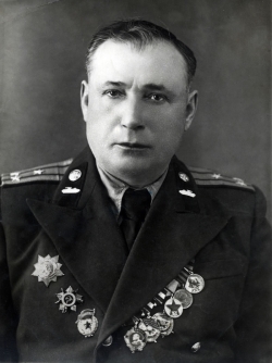 3cee03f16e025a4c4456f628550bf95f L.jpg