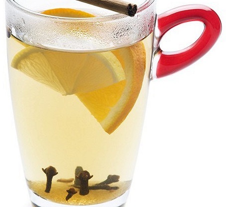 Файл:Глинтвейн с белым вином, ромом и изюмом (коктейль).jpg