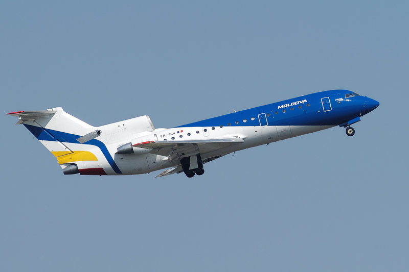 Як-42 в новых цветах авиакомпании