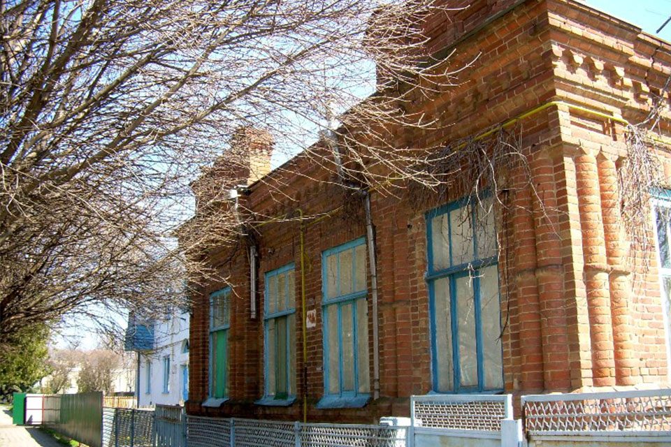 Здание по улице Красной, в котором в январе 1978 года был открыт Брюховецкий историко-краеведческий музей.