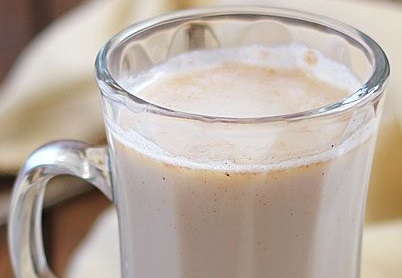 Файл:Горячий ром с маслом и молоком (коктейль).jpg