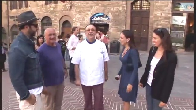 02. Первая серия. Сёстры Строцци, ведущие и мороженщик Серджио Дондоли.