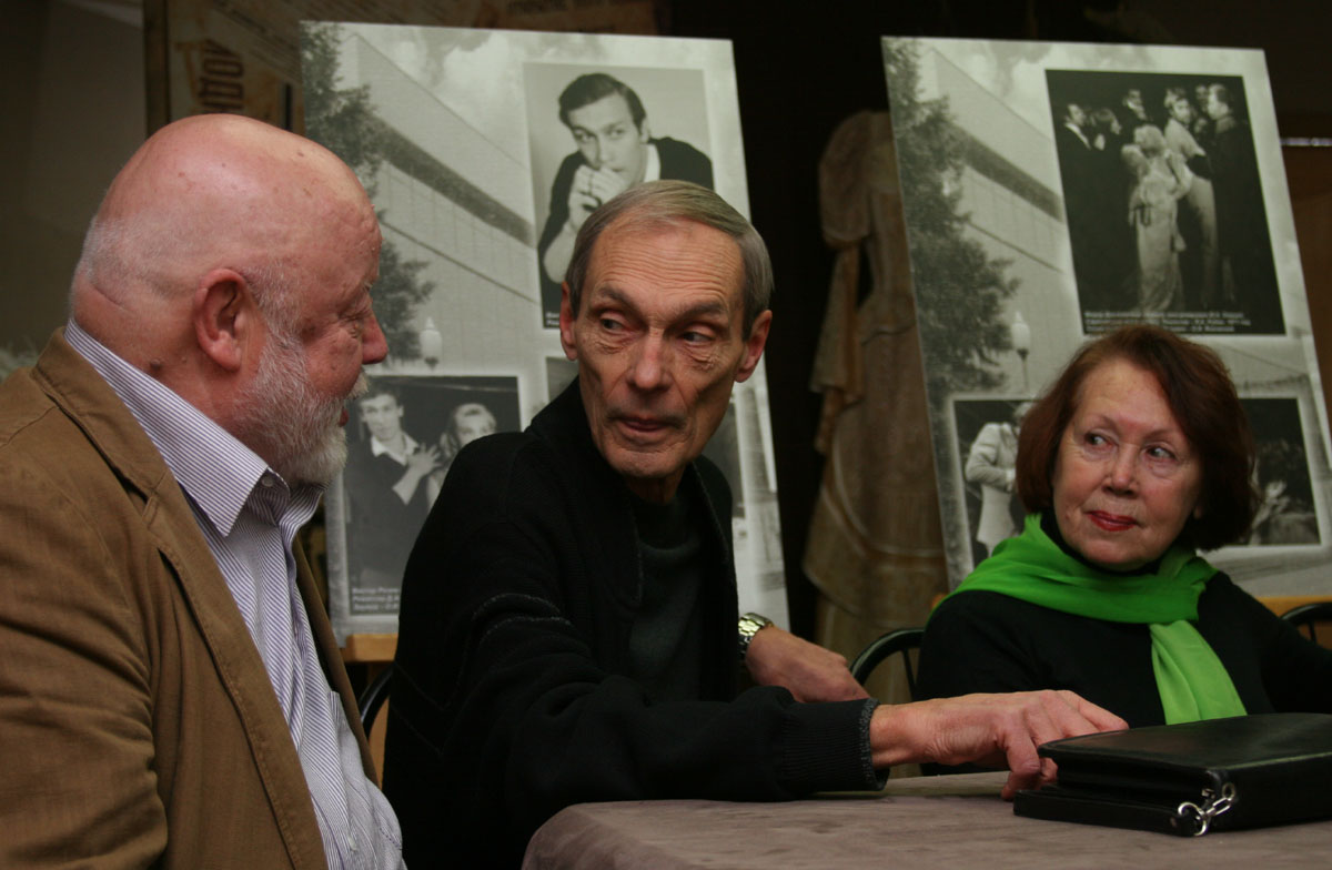 Григорий Аредаков, Николай Янковский и Людмила Гришина на встрече