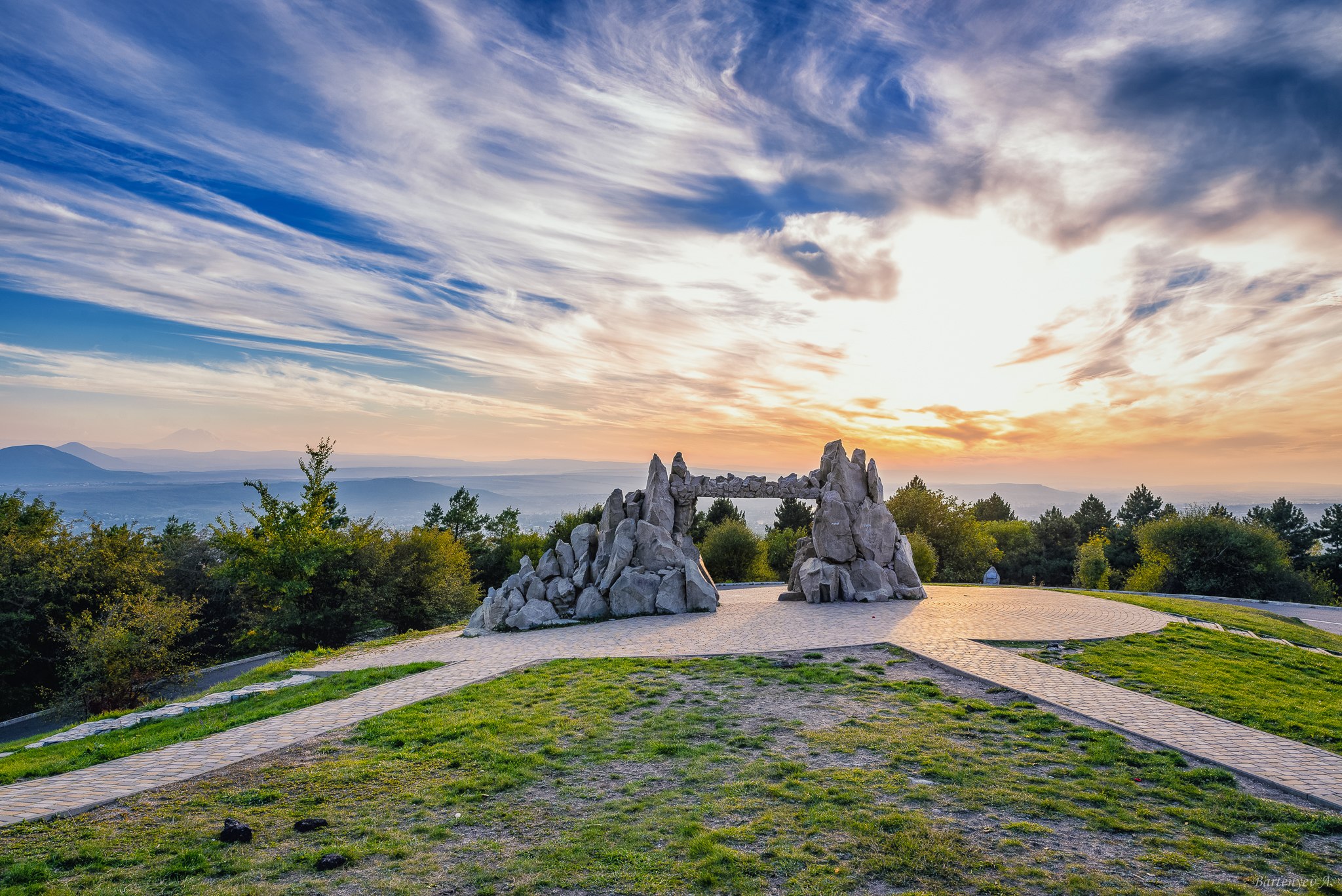 Файл:Ворота любви - panoramio.jpg