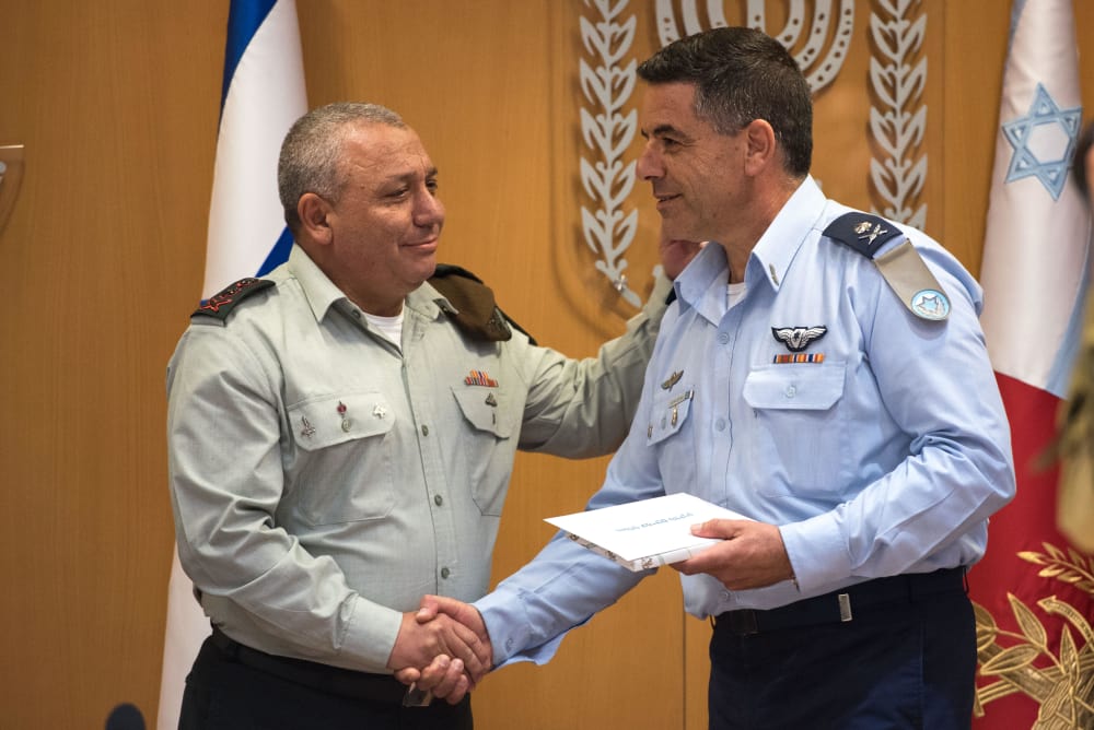 Гади Айзенкот и Амикам Норкин.