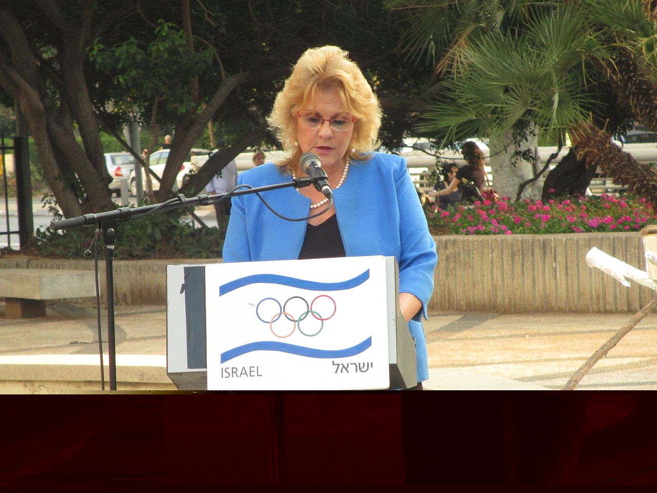 Файл:Orly Fruman, gen. director of culture &sport ministry in munich massacre memorial, Tel Aviv, 2013_2.JPG