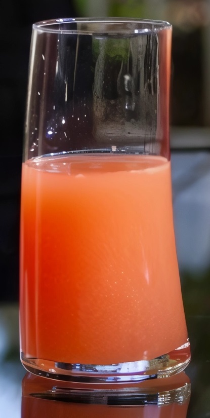 Файл:Беллини со свежими ягодами (коктейль).jpg