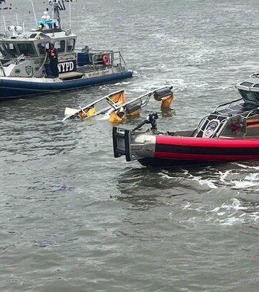 Файл:Катастрофа вертолёта на реке Гудзон.jpg