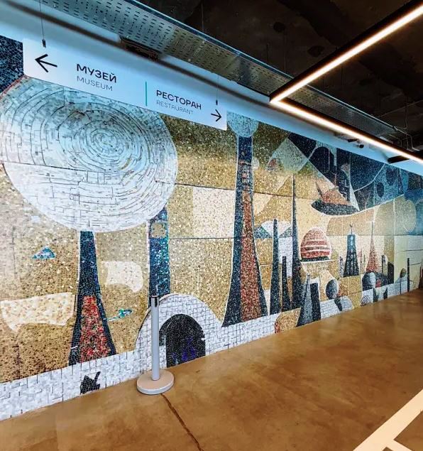 Вход в музей и в ресторан, мозаичное панно второй половины XX века