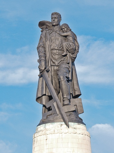 Монумент «Воину-освободителю» в Трептов-парке. Берлин, 1949.