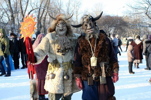 Традиционные маски на Коляду