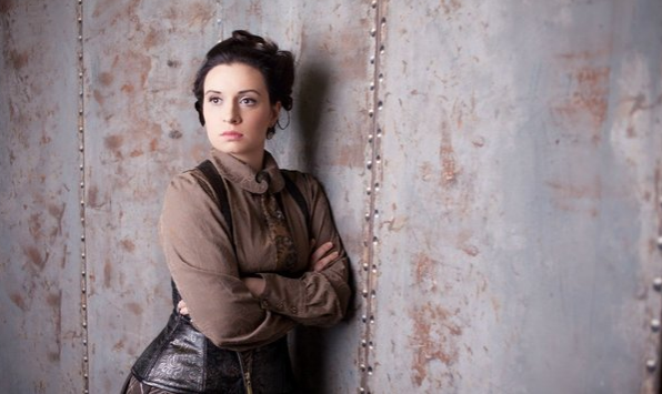 Нелл Уайт-Смит.png