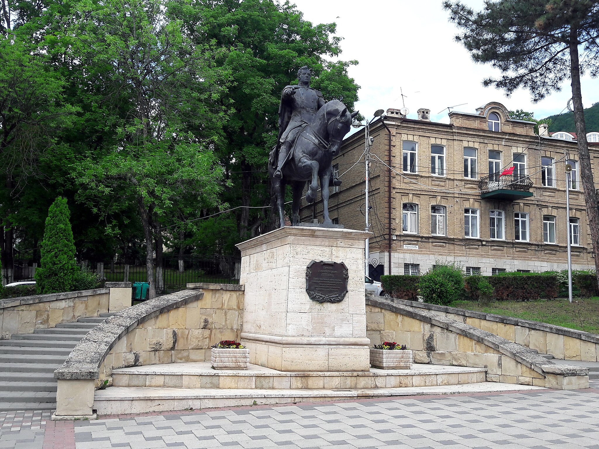 Файл:Памятник Ермолову Алексею Петровичу. Пятигорск (1).jpg