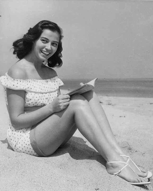 1932-marisa-pavan-beach-to-edit.jpg