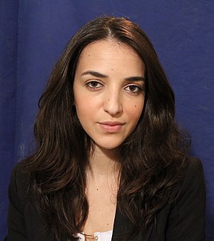 לוסי אהריש כתבת ומגישה בערוץ הראשון צלם אביב חופי (cropped).jpg