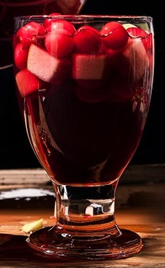 Файл:Пиренейская розовая сангрия (коктейль).jpg