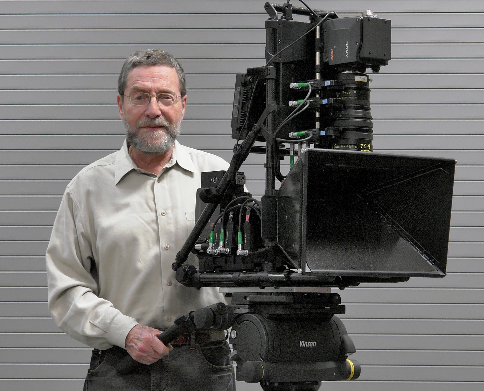 Lenny lipton with 3d camera burbank 2007.jpg