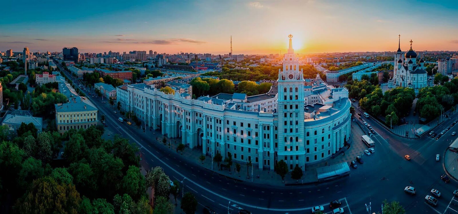 Проспект Революции, управление ЮВЖД и Благовещенский собор