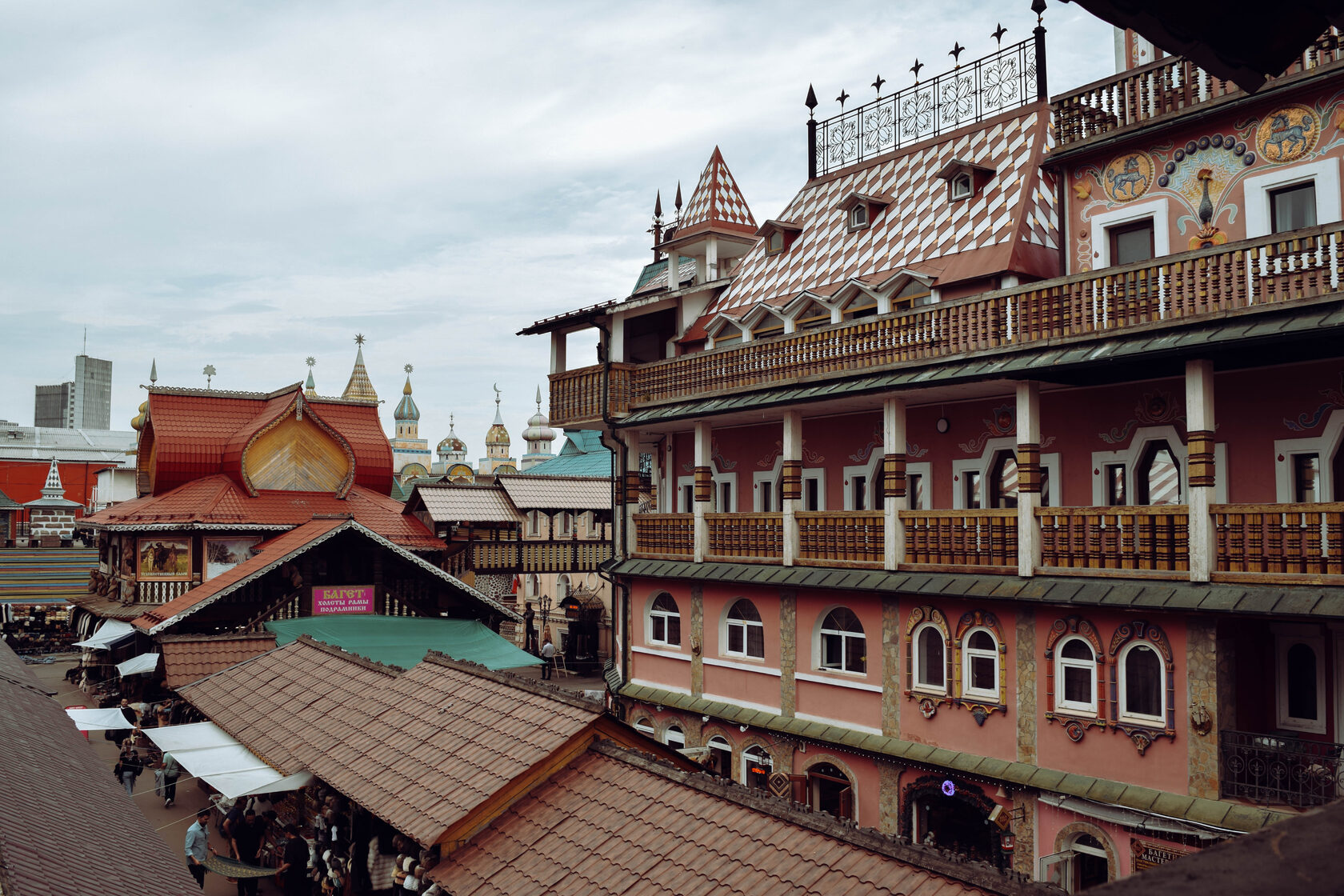 Файл:Вернисаж в Измайлово 01.jpg