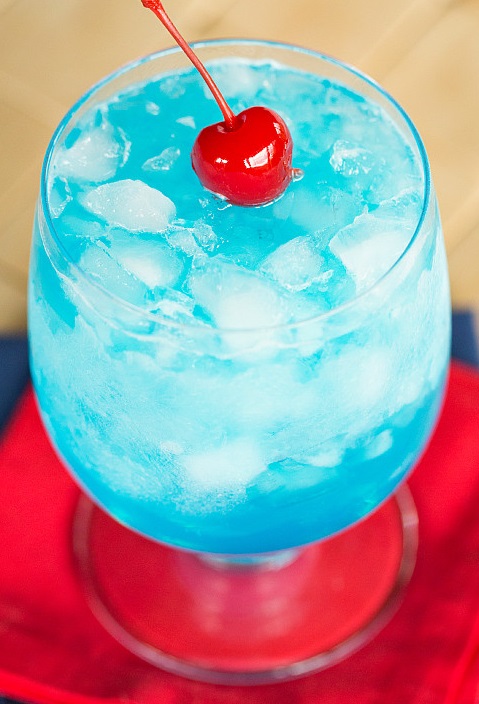 Файл:Голубой Байонет (коктейль).jpg