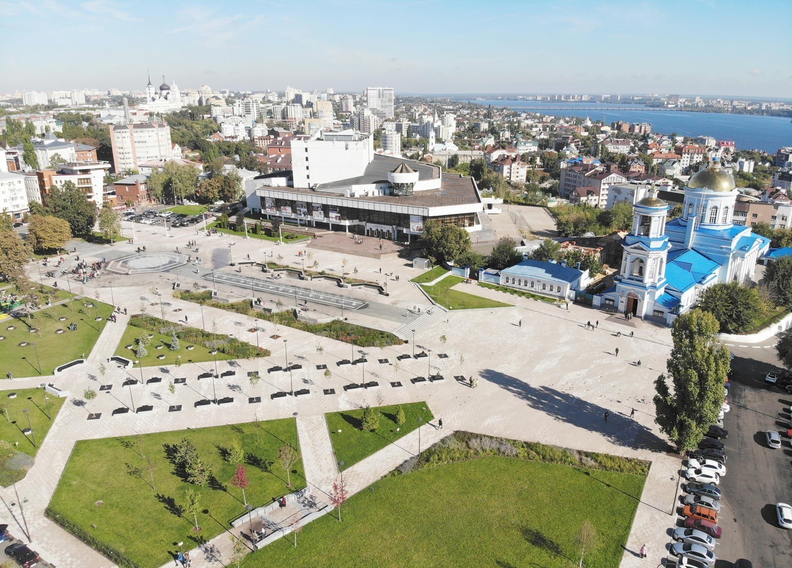 Советский сквер, Покровский собор и Концертный зал