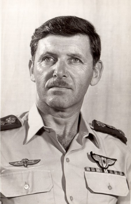 1-2משה סער.jpg