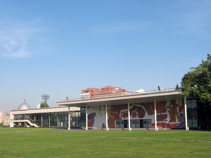 Файл:Дворец пионеров (Москва, Воробьёвы горы).jpg