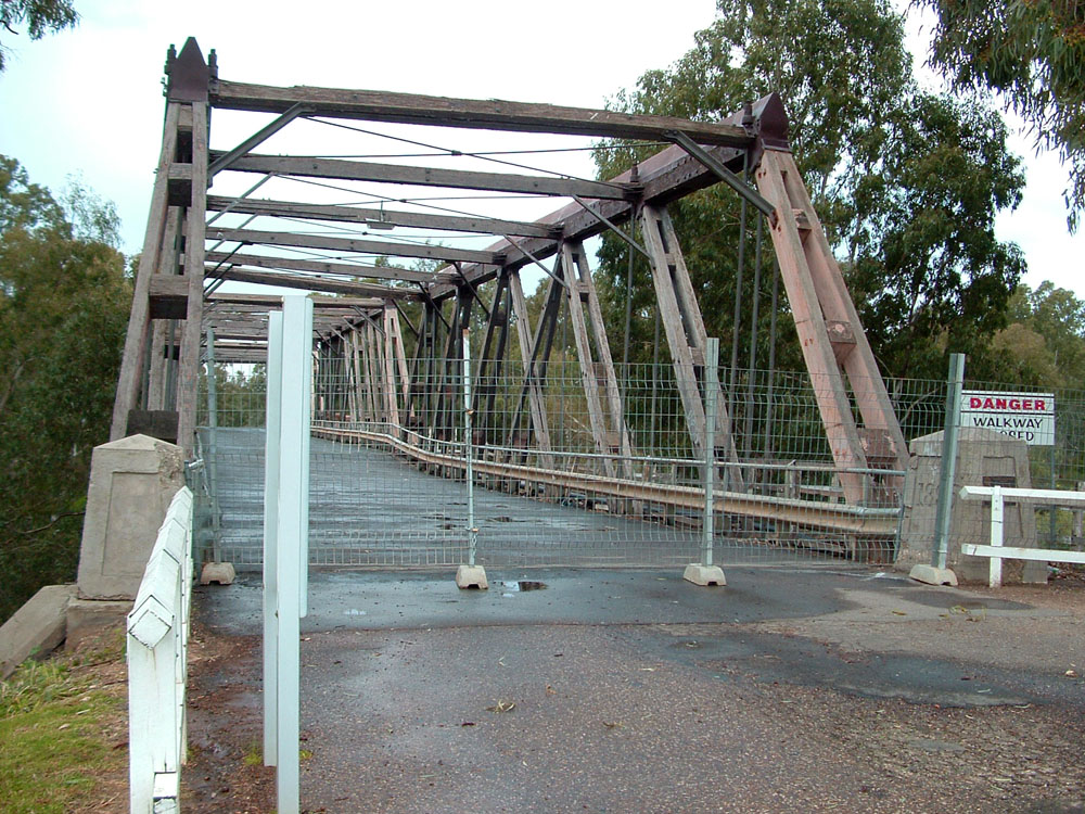 Hampden bridge-wagga.jpg