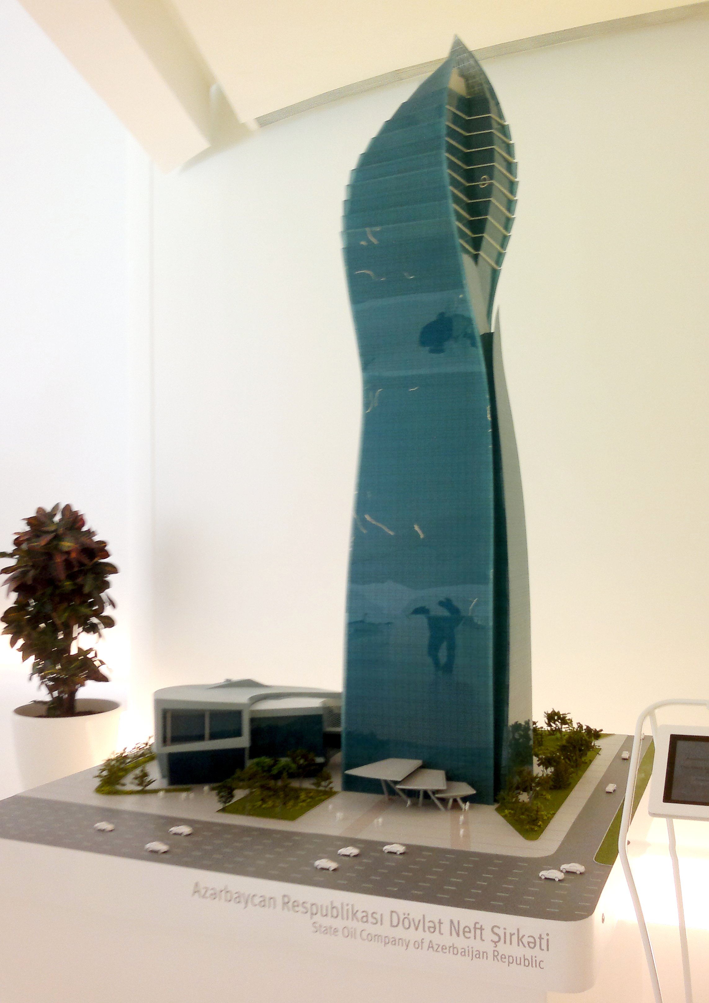 Макет здания SOCAR.jpg