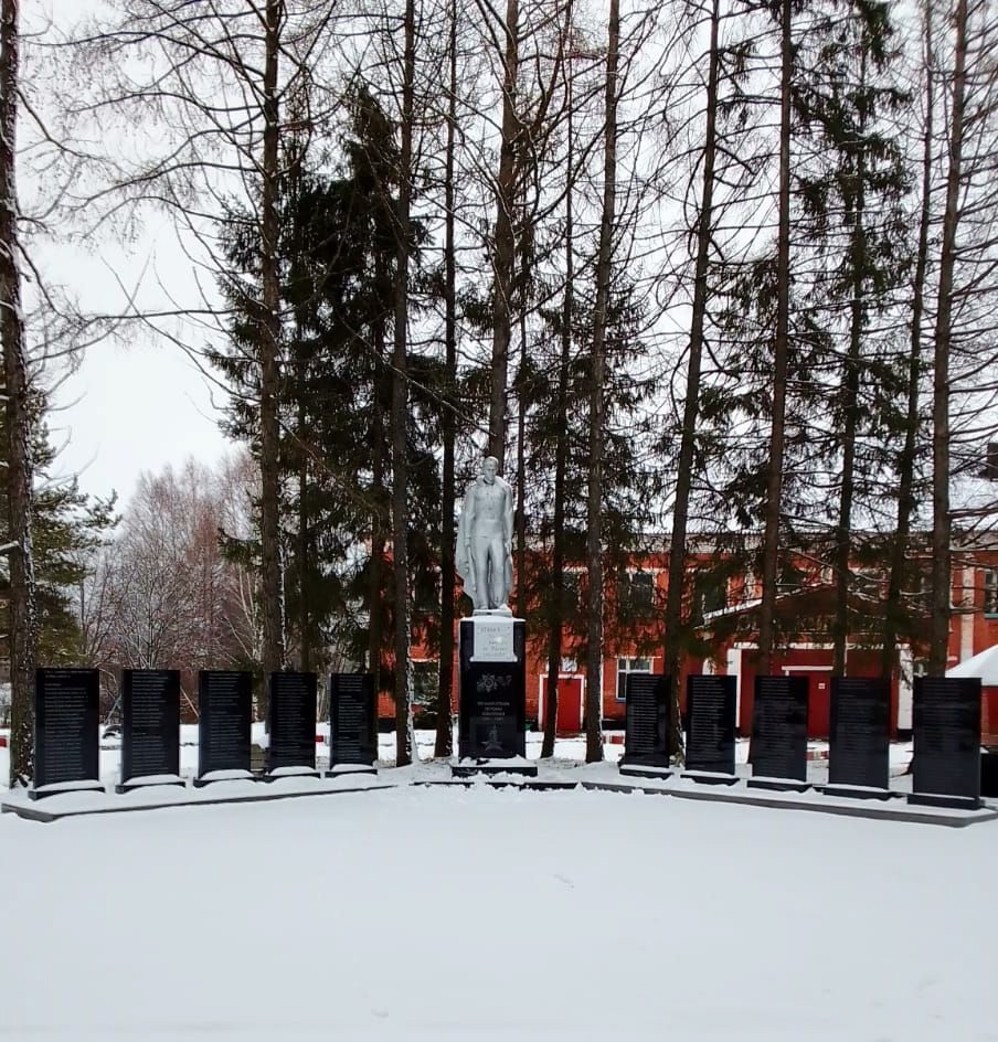 Файл:Памятник землякам. Татарские Парзи.jpg