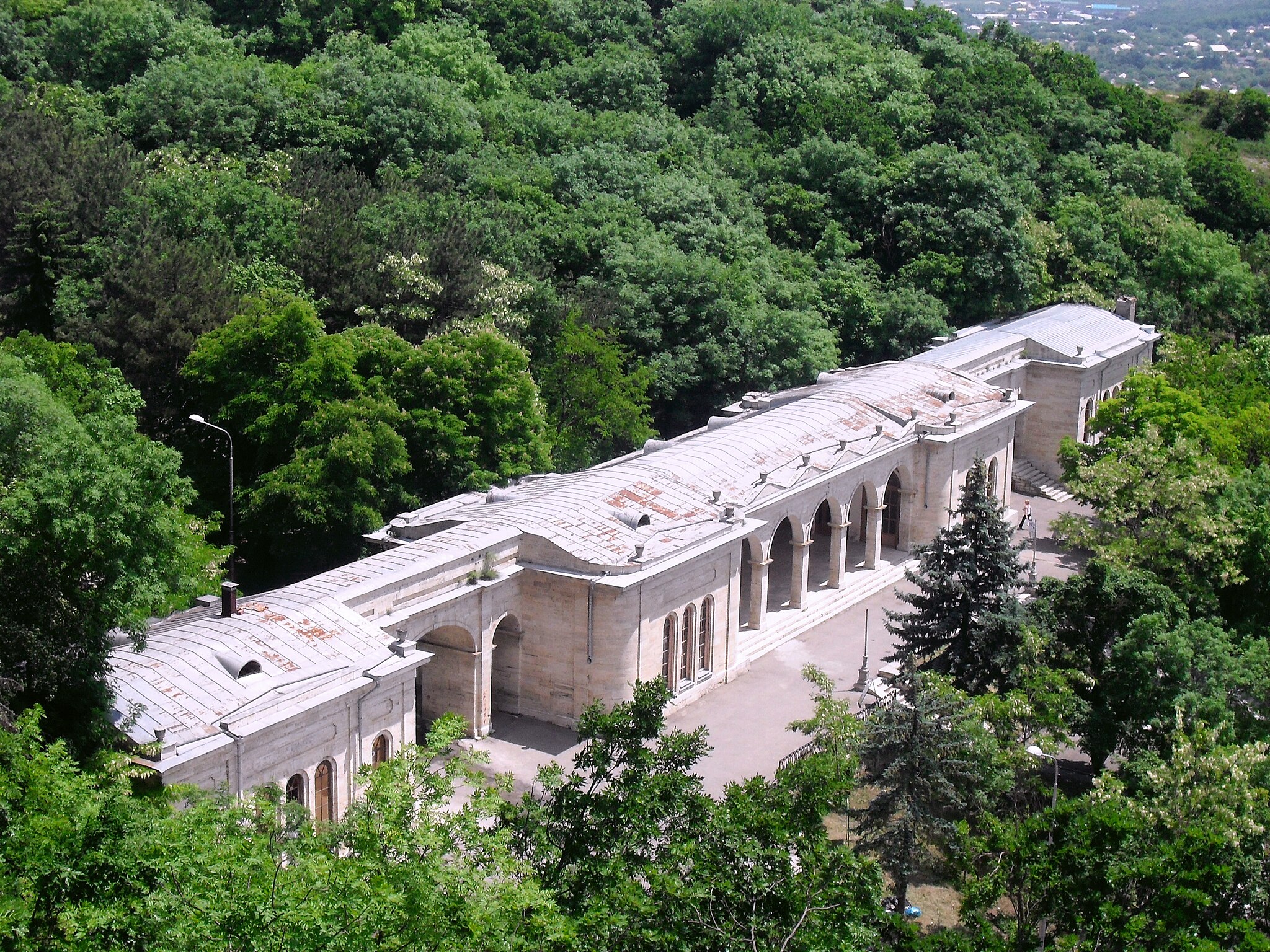 Файл:Академическая галерея - panoramio.jpg