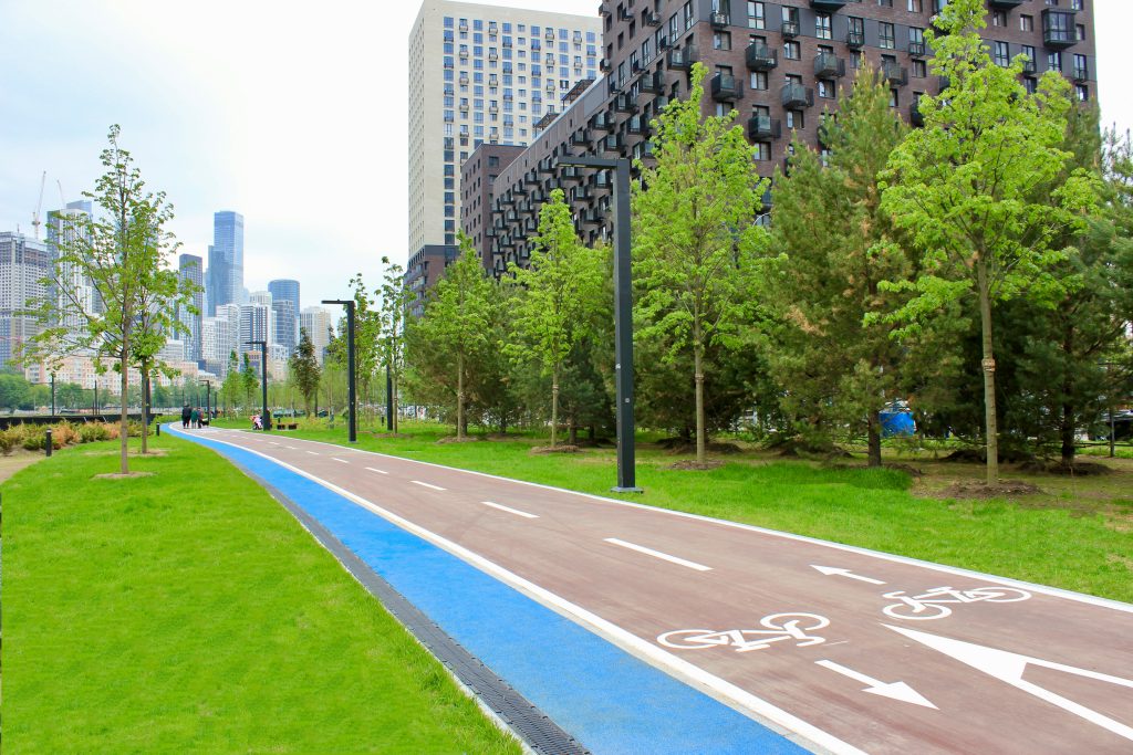 Набережная у Берегового проезда на западе Москвы