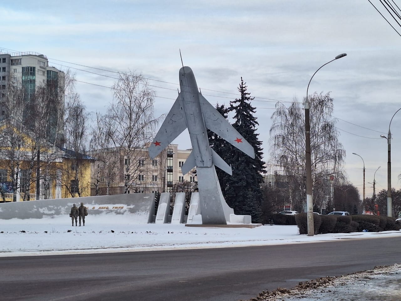 Файл:Памятник авиаторам (Липецк).jpg